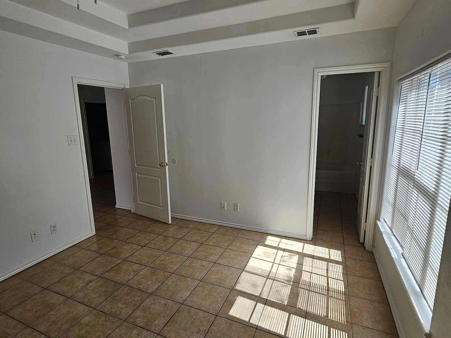 3 bed, 1260 sqft, $1,080 — Photo 3