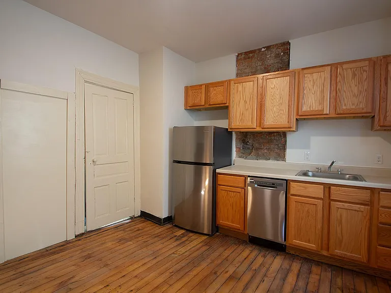 208 Green St #1 — Photo 2
