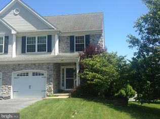 297 Sparrow Ln, Ephrata, PA 17522