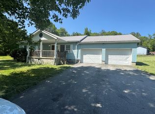 301 Cowtown Rd, Meadow Bridge, WV 25976