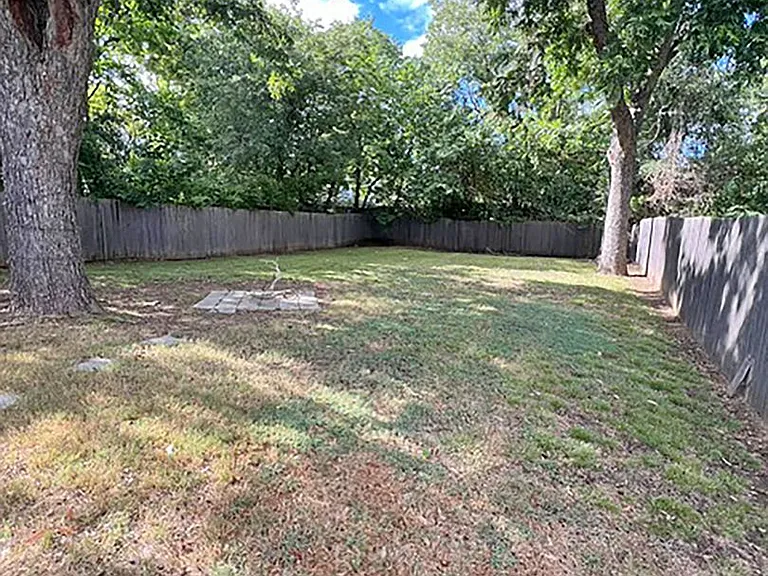 817 W Lamar St — Photo 18