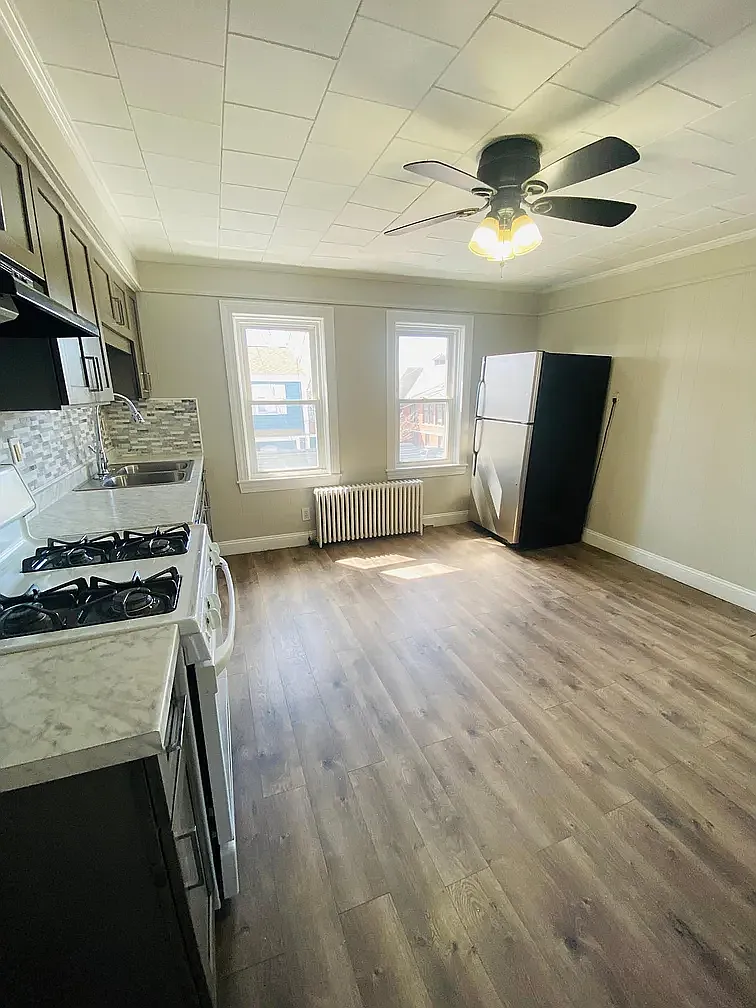 2 bed, 1100 sqft, $2,100 — Photo 1