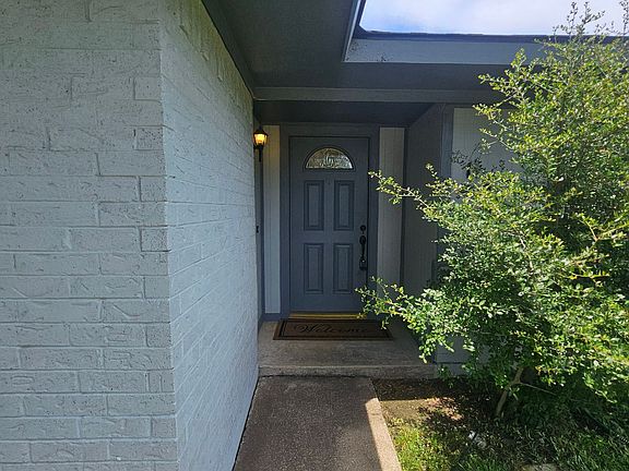 3rd image of 1619 Glenhill Ln