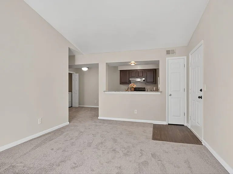North Beach Apartments — Photo 38