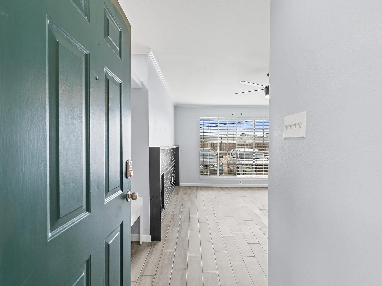 2 bed, 1.5 bath, 1051 sqft, $1,400 — Photo 2