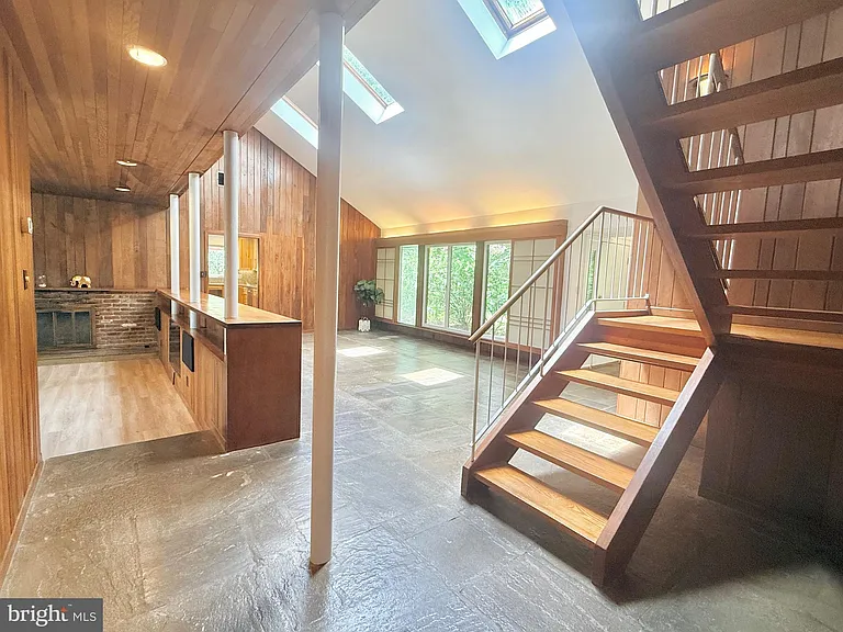 6819 Selkirk Dr — Photo 34