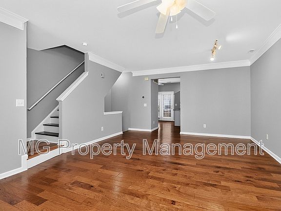 5th image of 10037 Treeside Ln #1