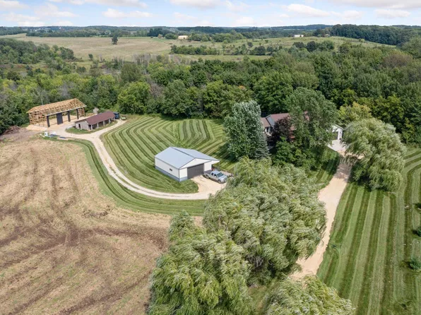 N7296 710th St, Beldenville, WI 54003