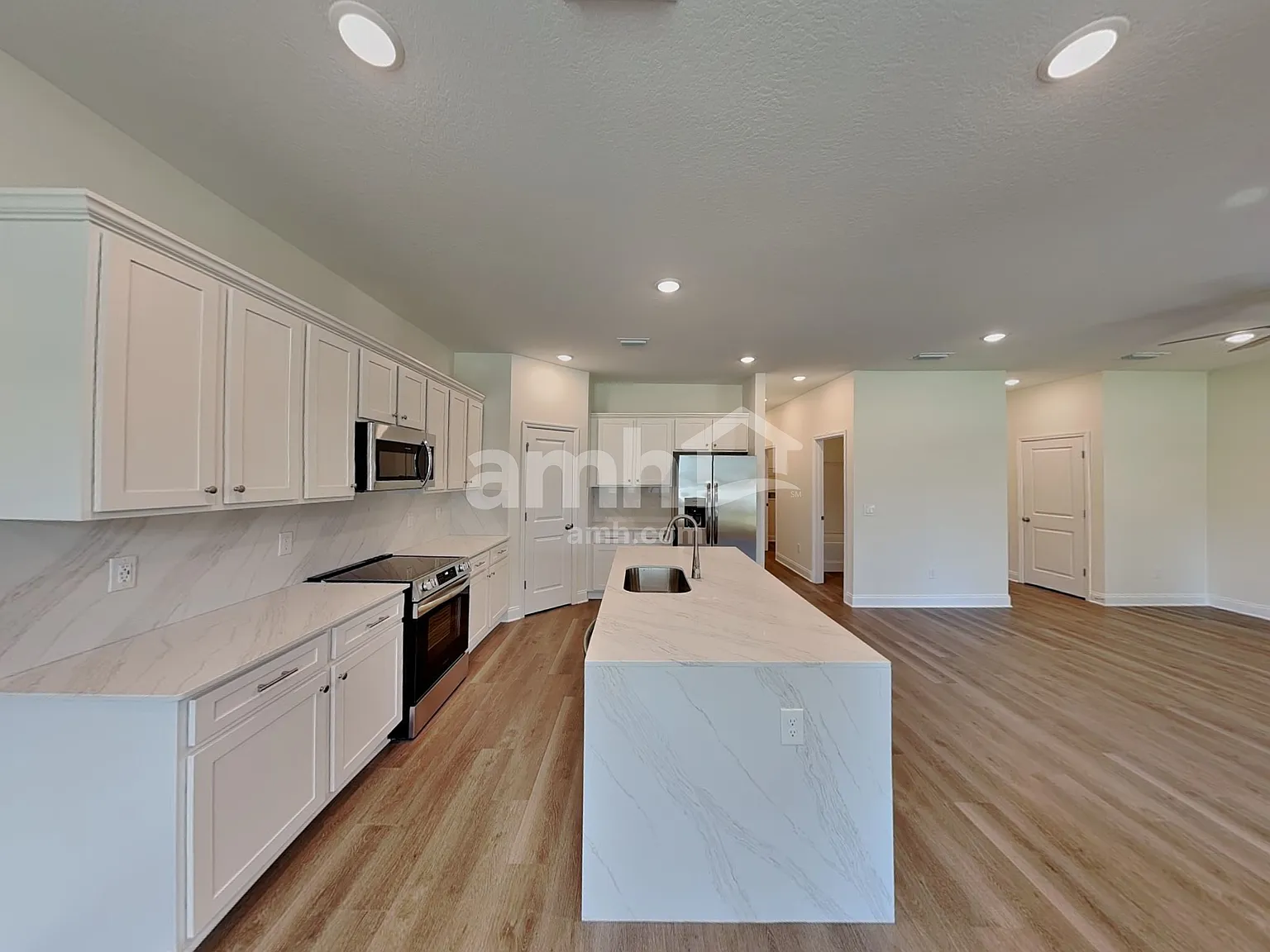5 bed, 3.0 bath, 2377 sqft, $2,975 — Photo 3