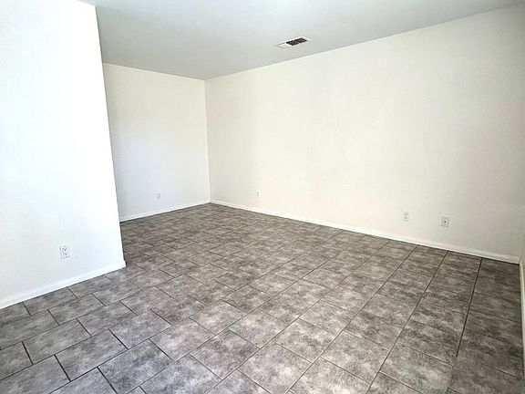 3rd image of 73871 S Slope Dr #B