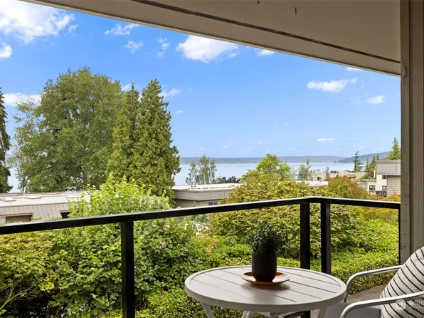 6714 Lake Washington Boulevard NE #2, Kirkland, WA 98033