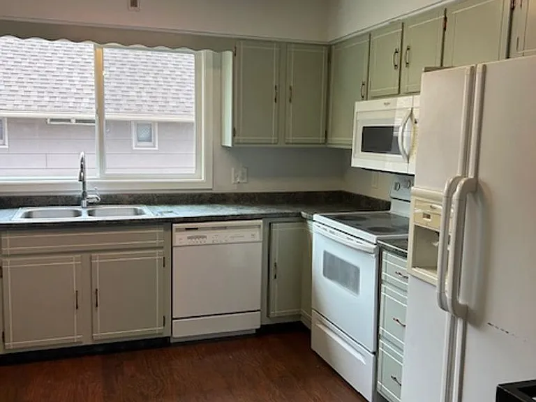934 Custer Ave — Photo 9