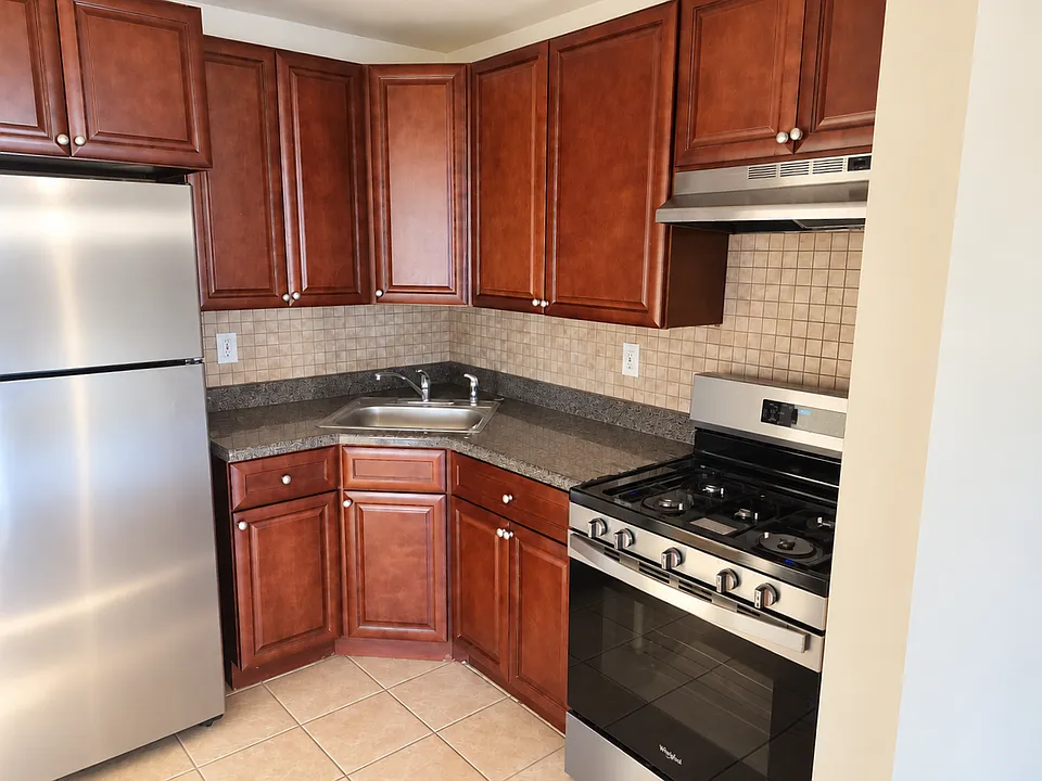 14-07 Gipson St #1