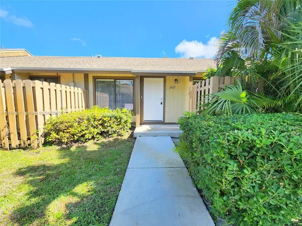 21127 NE 5th Pl, Miami, FL 33179