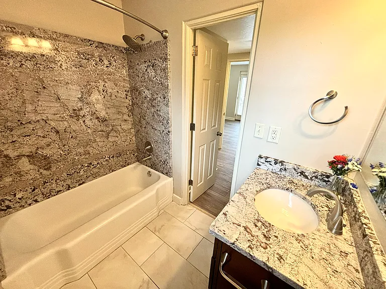 1633 J St #304 — Photo 16