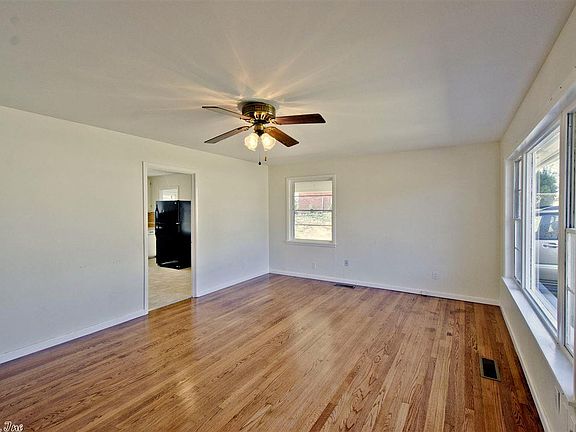 4th image of 805 Woodlawn Ave