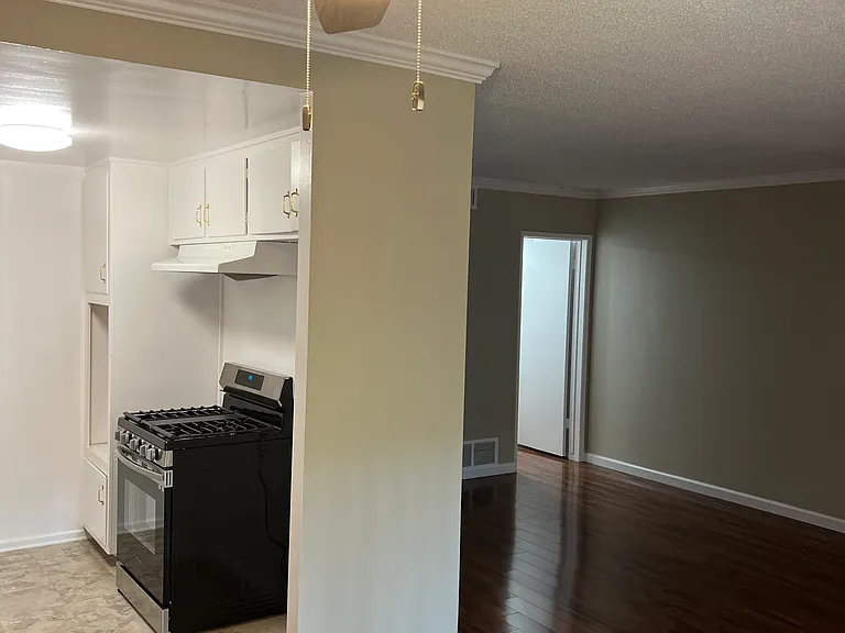 244 S El Molino Ave — Photo 9