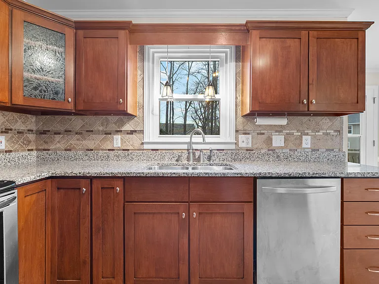502 Westfield Ln — Photo 12