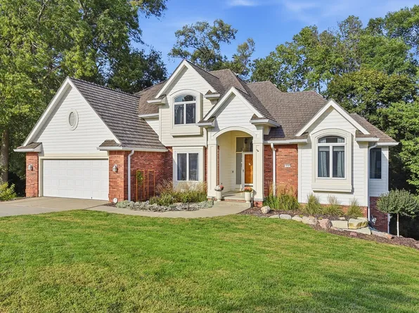 314 Golden Oaks Dr, Council Bluffs, IA 51503