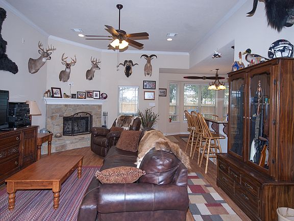 3rd image of 3806 Dove Hollow Ln