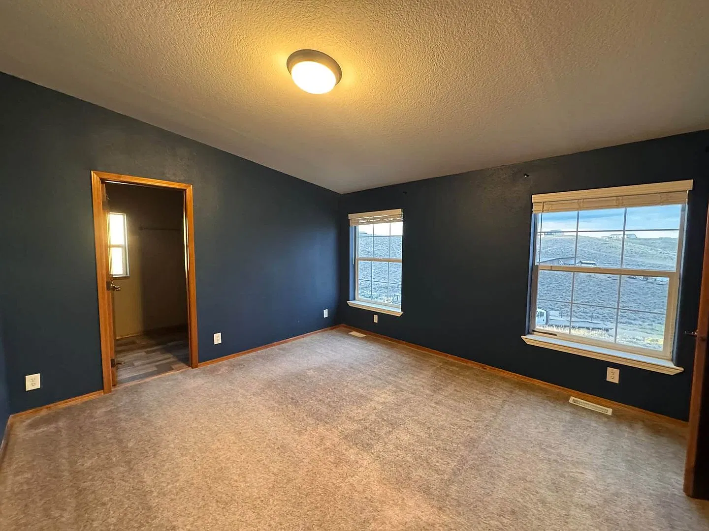 3 Bedroom/2 Bathroom Home with Utilities included — Photo 2
