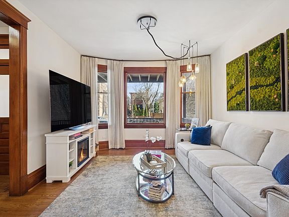 3rd image of 4510 N Wolcott Ave
