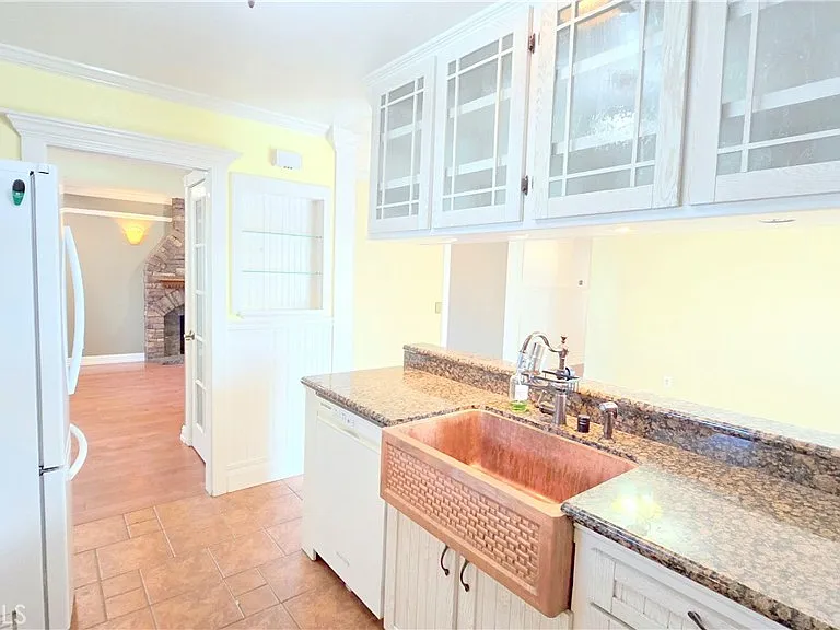 1368 N Balboa Ave — Photo 4