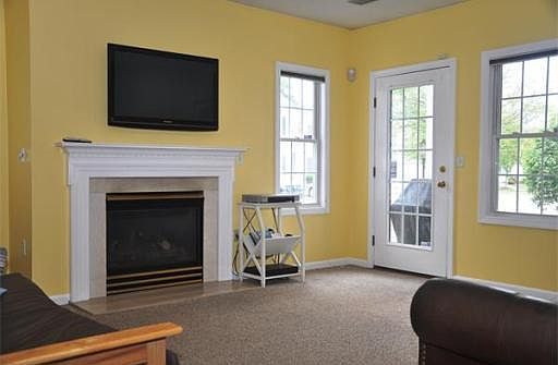 5th image of 44 Village Dr