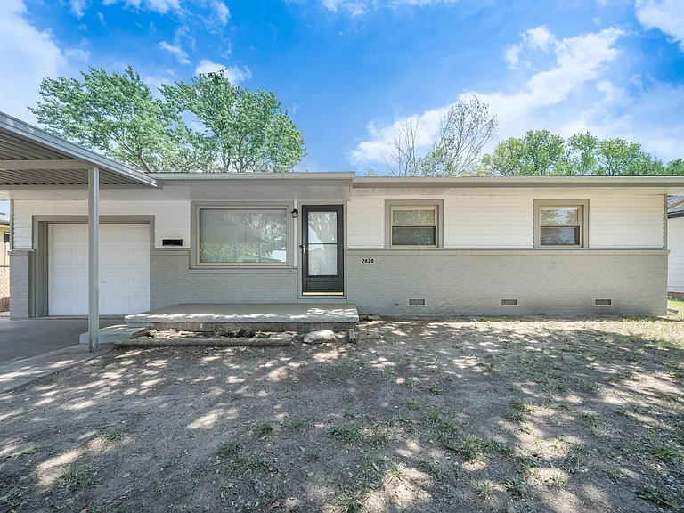 2620 S Fern Ave — Photo 1