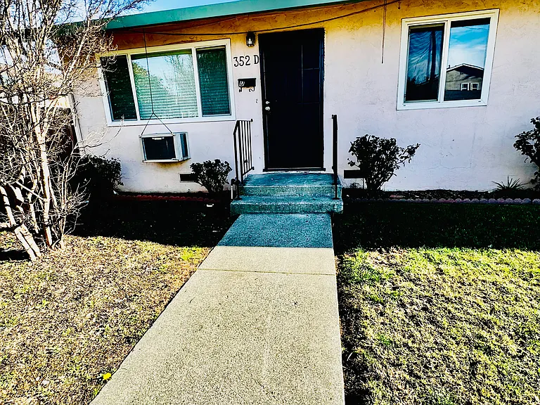 352 E Travis Blvd #D — Photo 9
