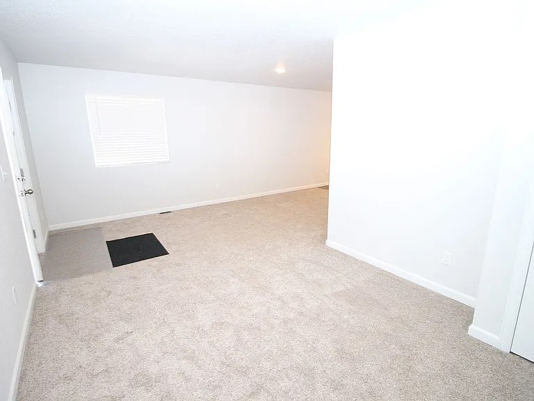 943 E Moreno Ave — Photo 4