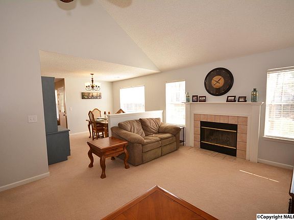 5th image of 201 Cornwall Cir