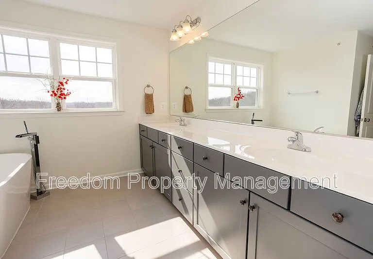 2425 Morgans Point Dr — Photo 30