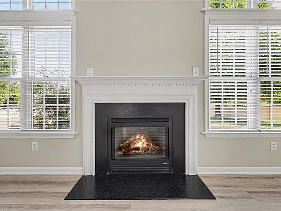 4th image of 189 Picardy Ct