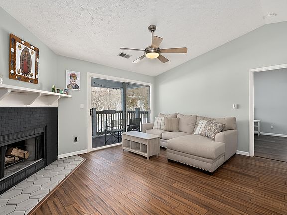3rd image of 70 Creekwood Dr Unit 9