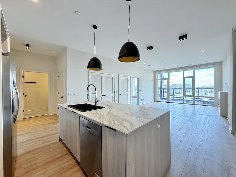 3207 N Narragansett Ave #703 — Photo 5