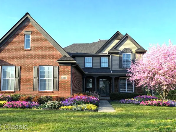 8410 Hummingbird Dr, Commerce Township, MI 48382