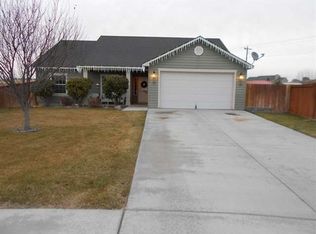 404 Pinnacle Dr, West Richland, WA 99353