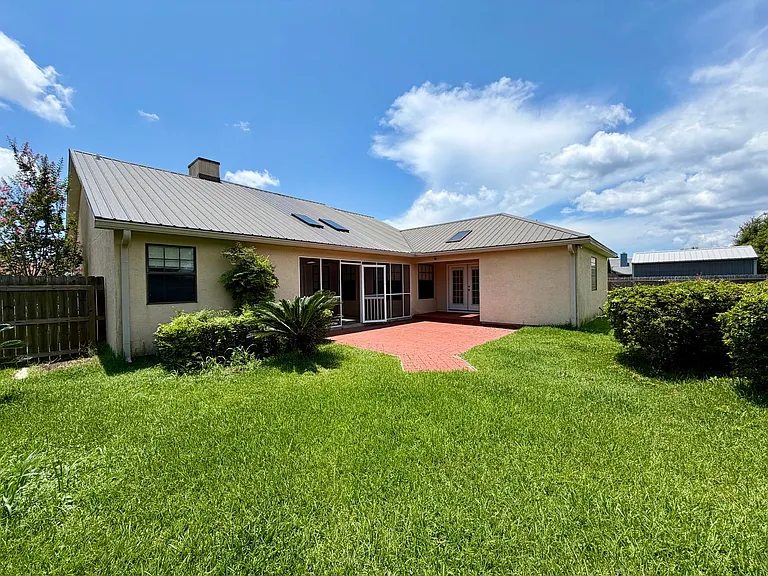 604 Mallory Dr — Photo 15