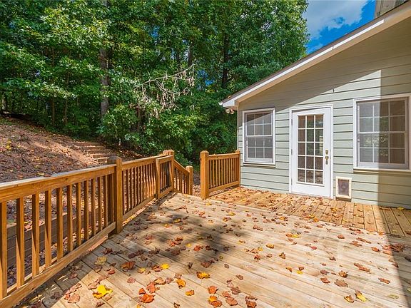 3rd image of 556 Wisteria Dr