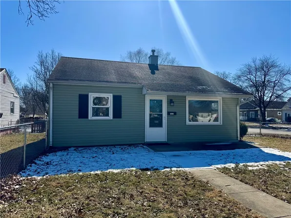 1021 Southlawn Dr, Mattoon, IL 61938