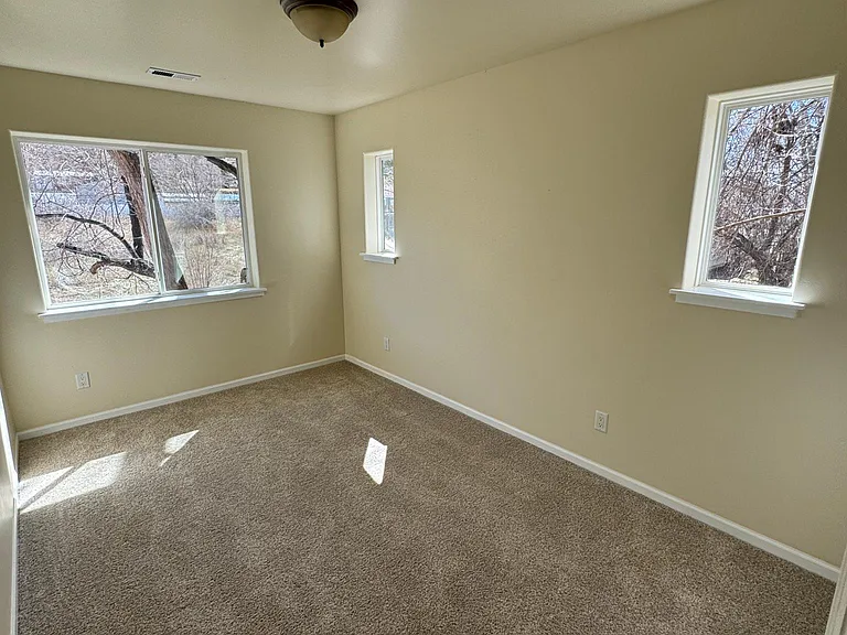 223 S 9th St — Photo 17