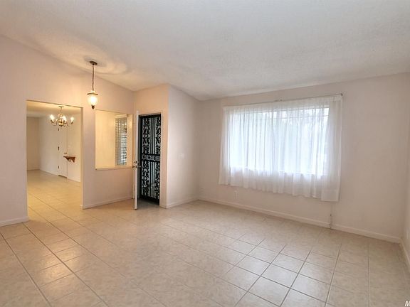 5th image of 8417 Pyracantha Ct