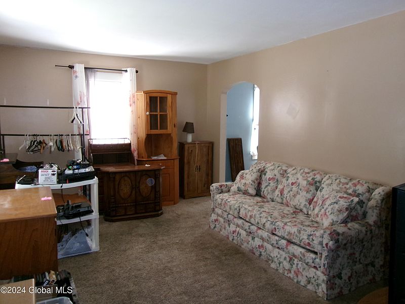 5th image of 8 Elmwood Street