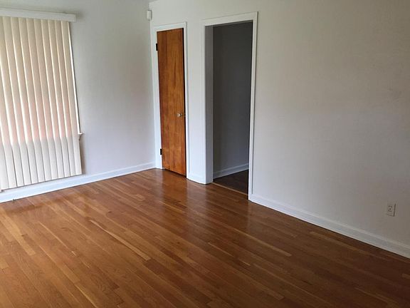 3rd image of 1447 Guildhall Ave NW