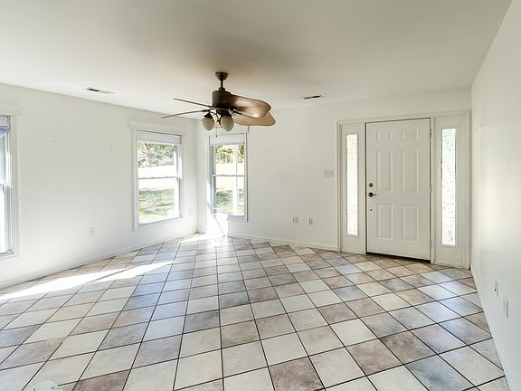 4th image of 823 Cove Point Rd