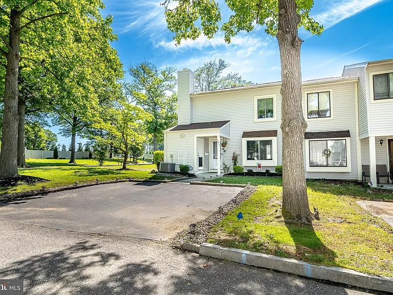 251 Fir Tree Ct — Photo 2