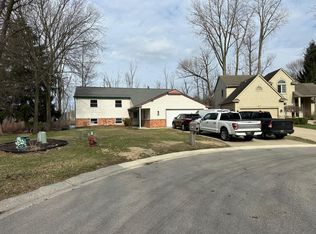 1535 Kings Crown Ct, Wixom, MI