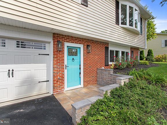 3rd image of 45 Susan Dr