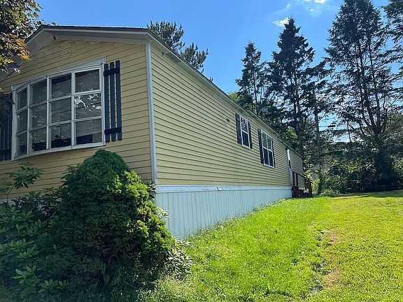 3rd image of 979 Essex St Lot 164